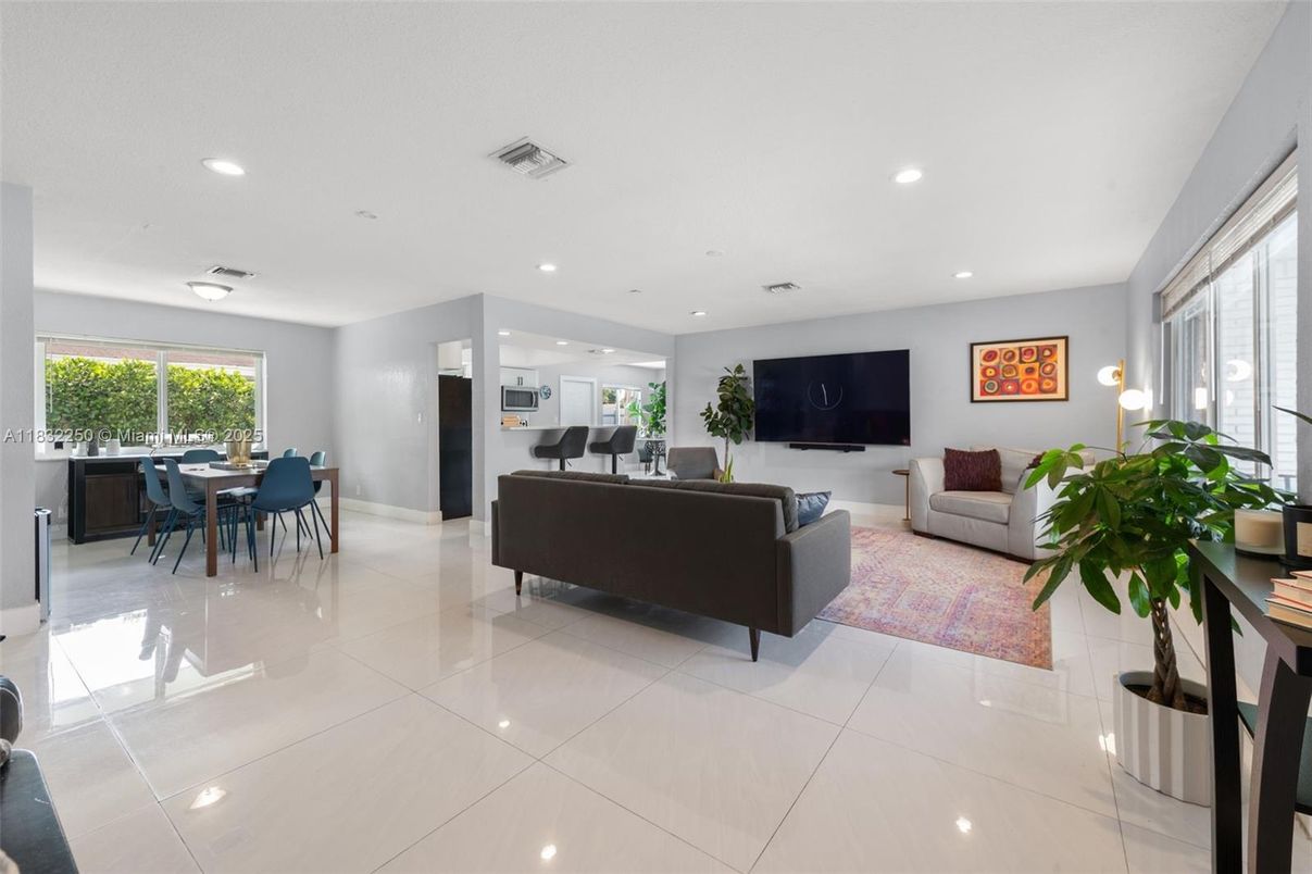 Dining room, Interior, Living room, Recessed Lighting