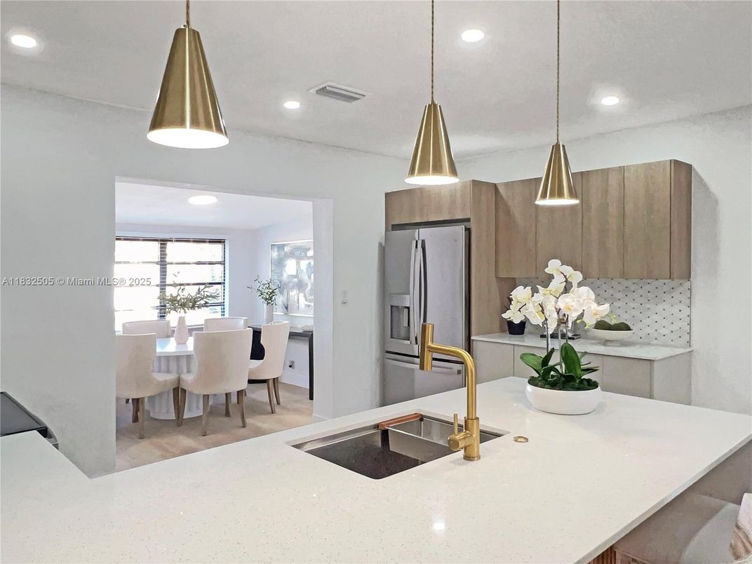 Dining room, Interior, Kitchen, Pendant Lights, Recessed Lighting, Stainless Steel Appliances