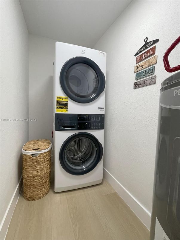 Interior, Utility Closets, Washer, Wood Texture Flooring