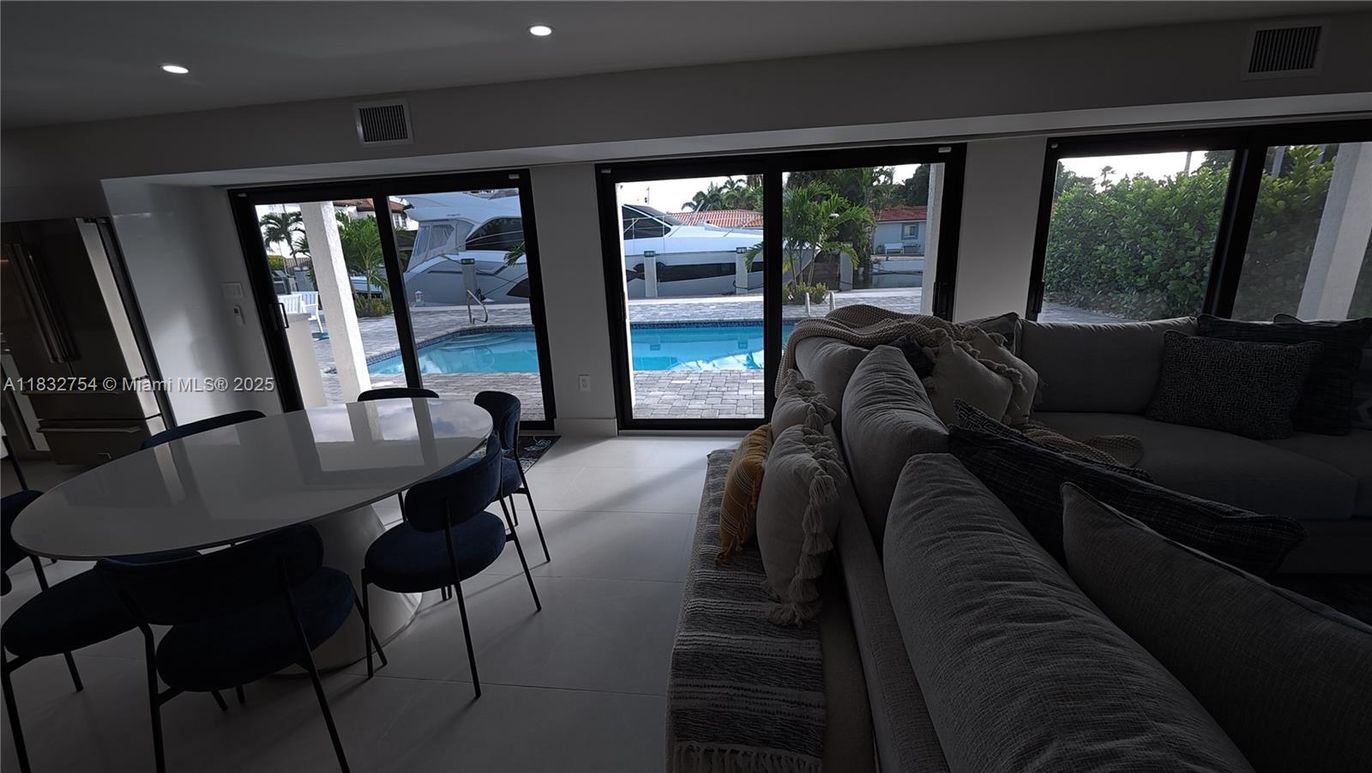 Dining room, Interior, Living room, Recessed Lighting