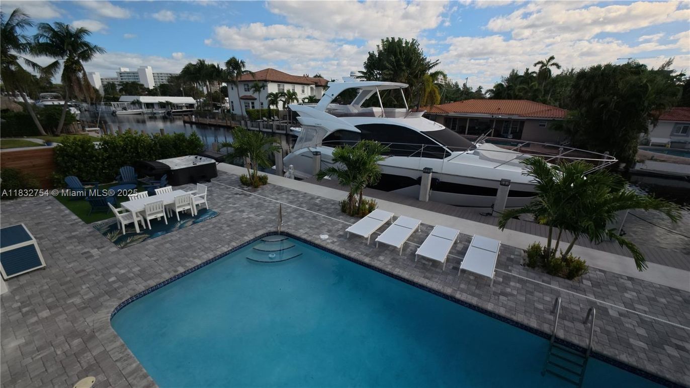 Exterior, Pool, Water