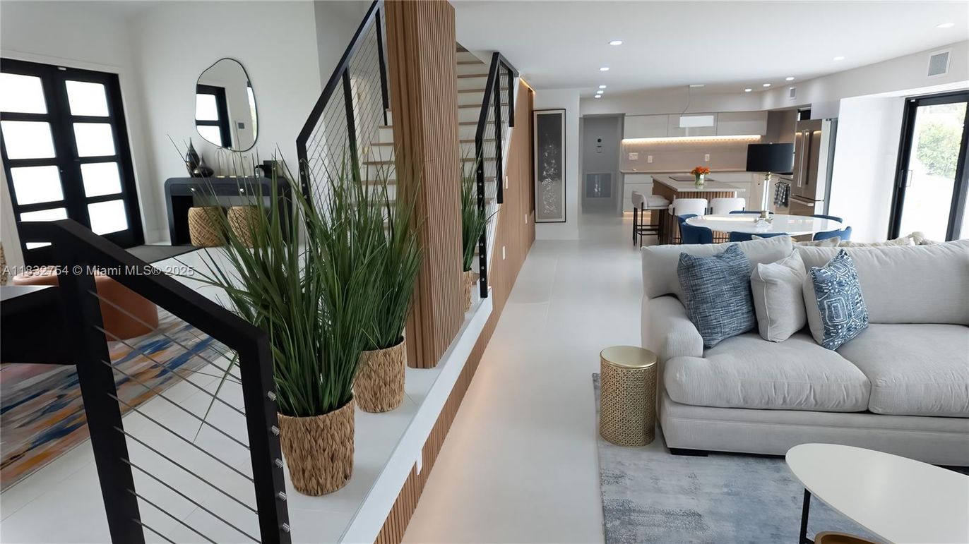 Interior, Kitchen, Living room, Pendant Lights, Recessed Lighting, Stainless Steel Appliances