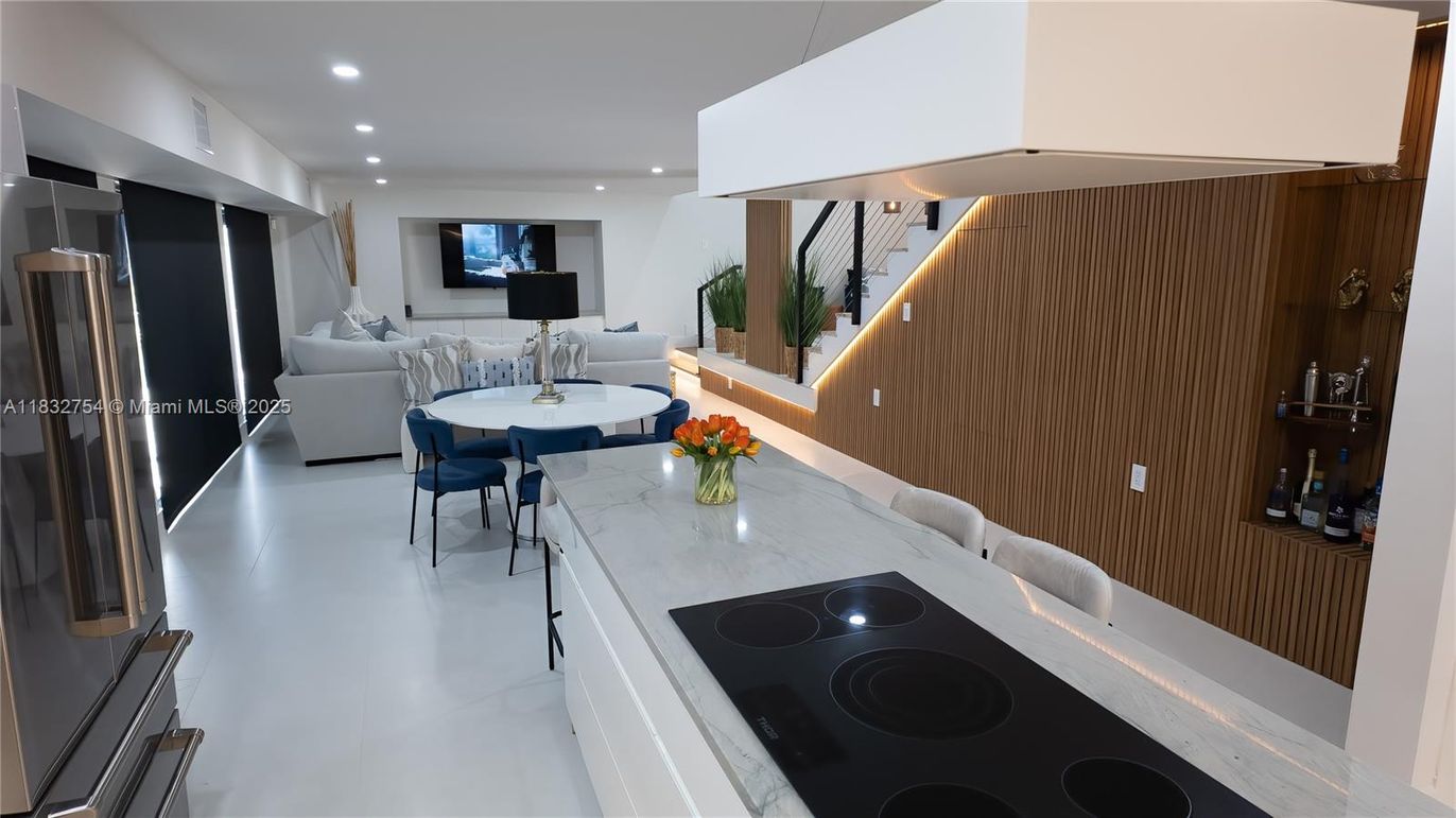 Dining room, Interior, Kitchen, Living room, Recessed Lighting