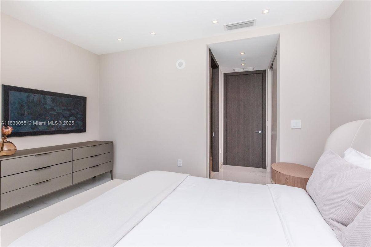 Bedroom, Interior, Recessed Lighting