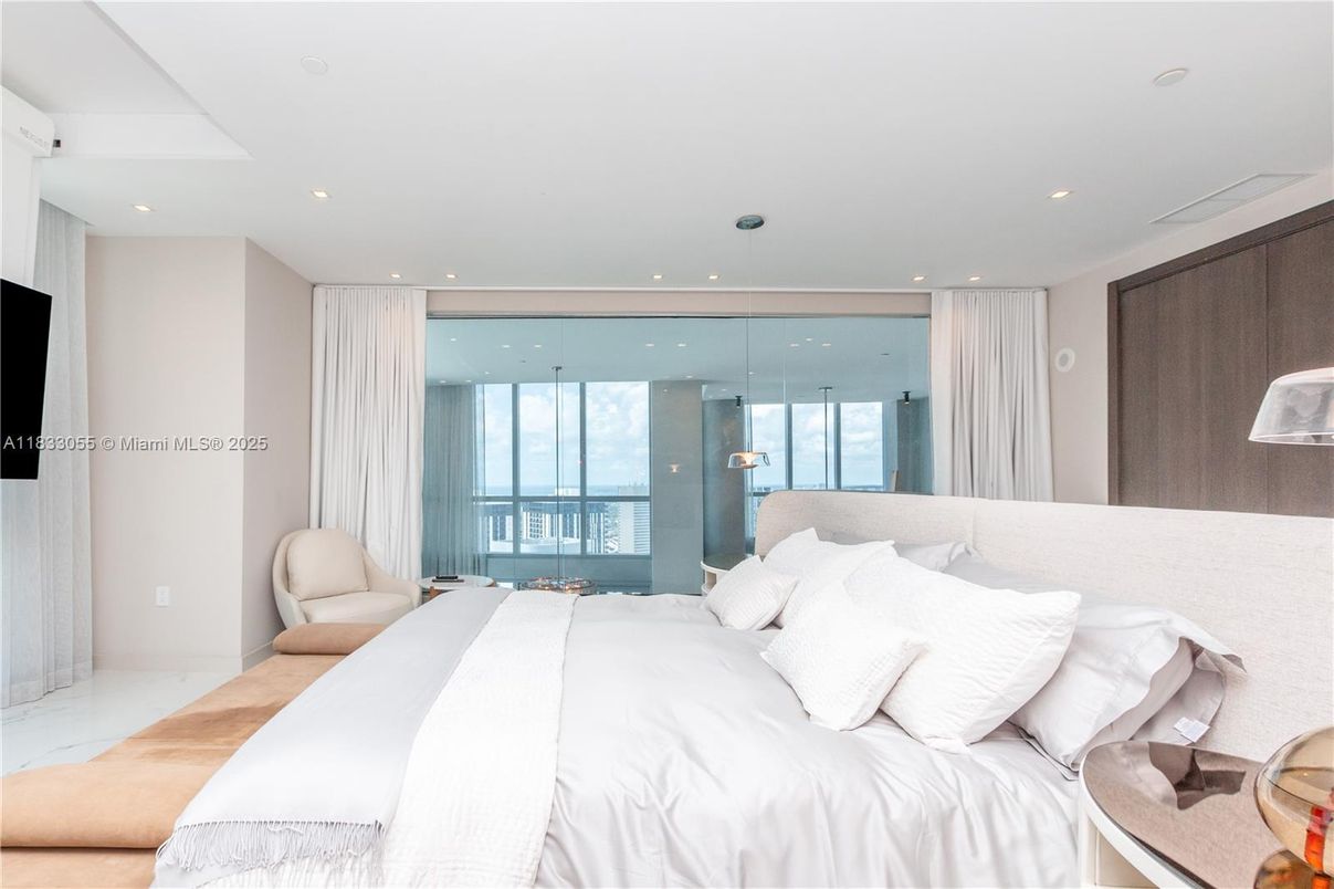 Bedroom, Interior, Recessed Lighting, Water