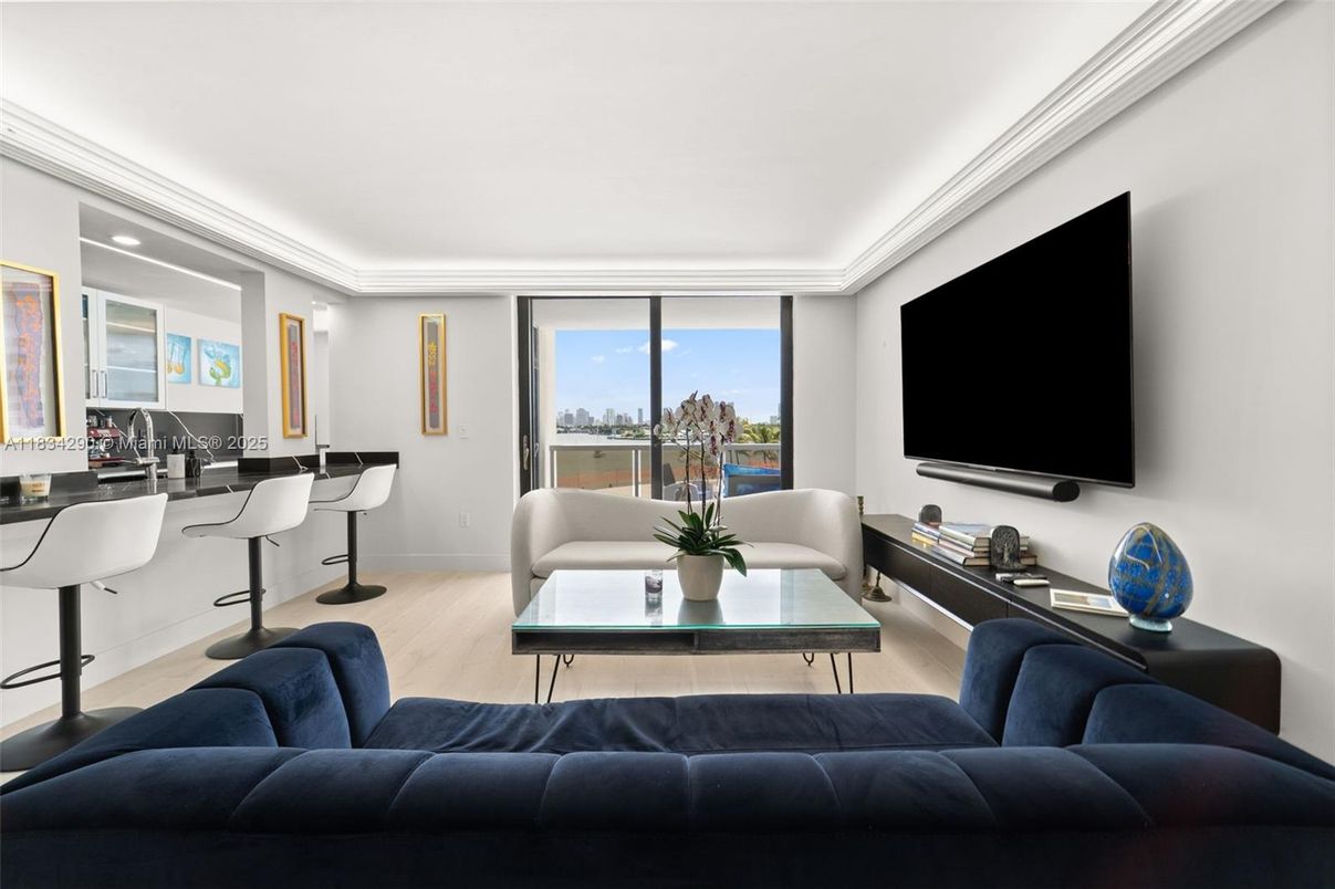 Interior, Living room, Recessed Lighting, Water, Wood Texture Flooring