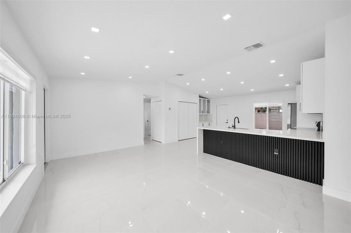 Empty room, Interior, Kitchen, Recessed Lighting
