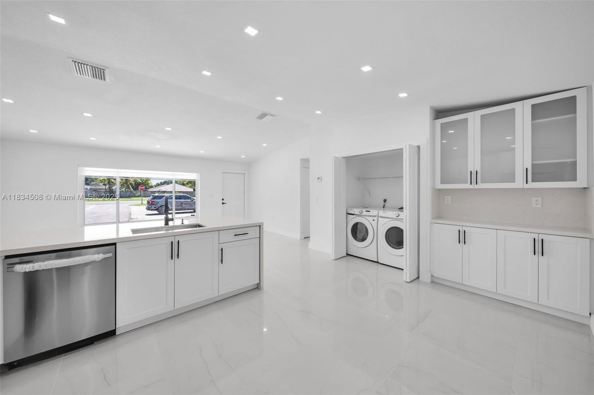Interior, Kitchen, Marble, Recessed Lighting, Washer