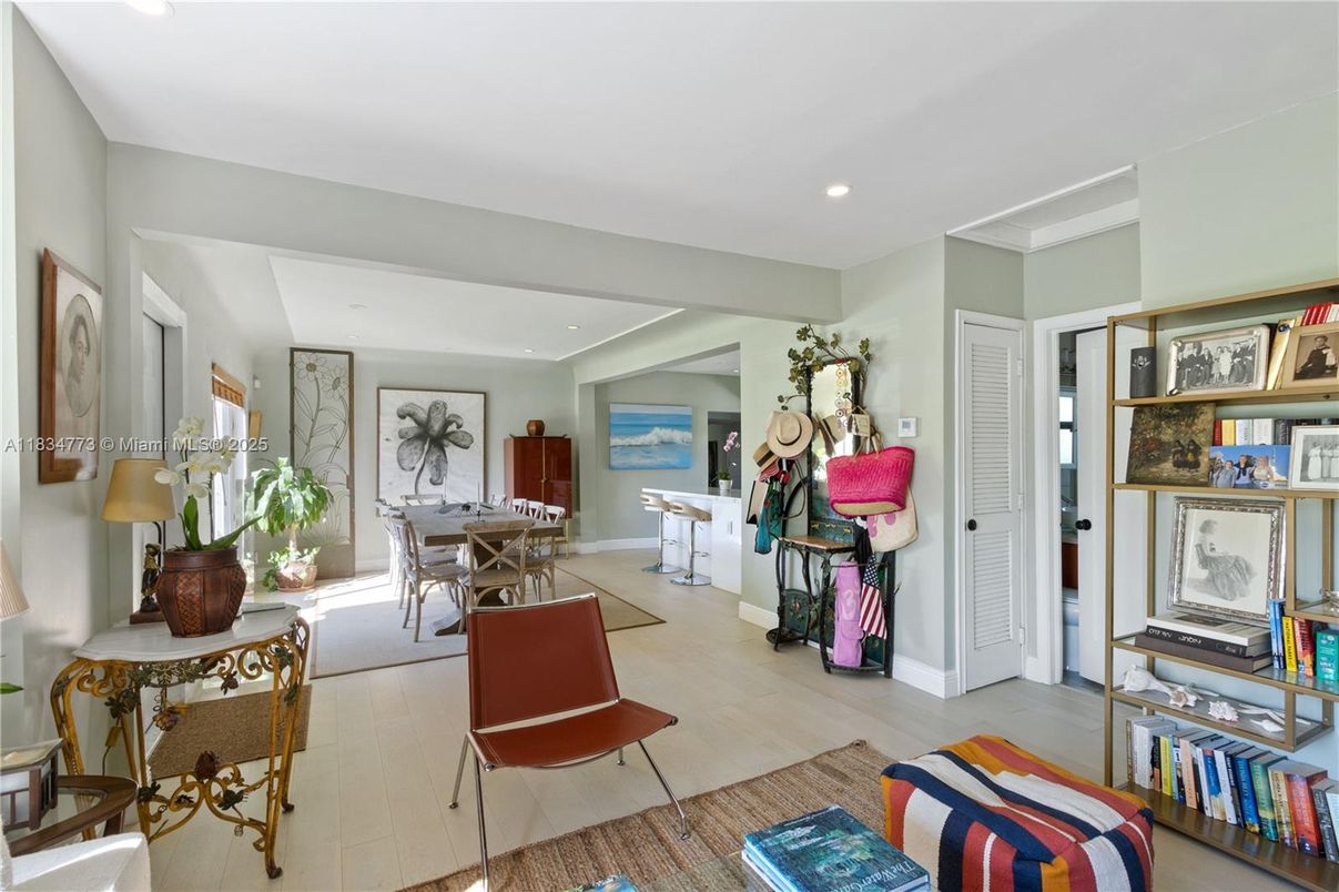 Dining room, Interior, Recessed Lighting