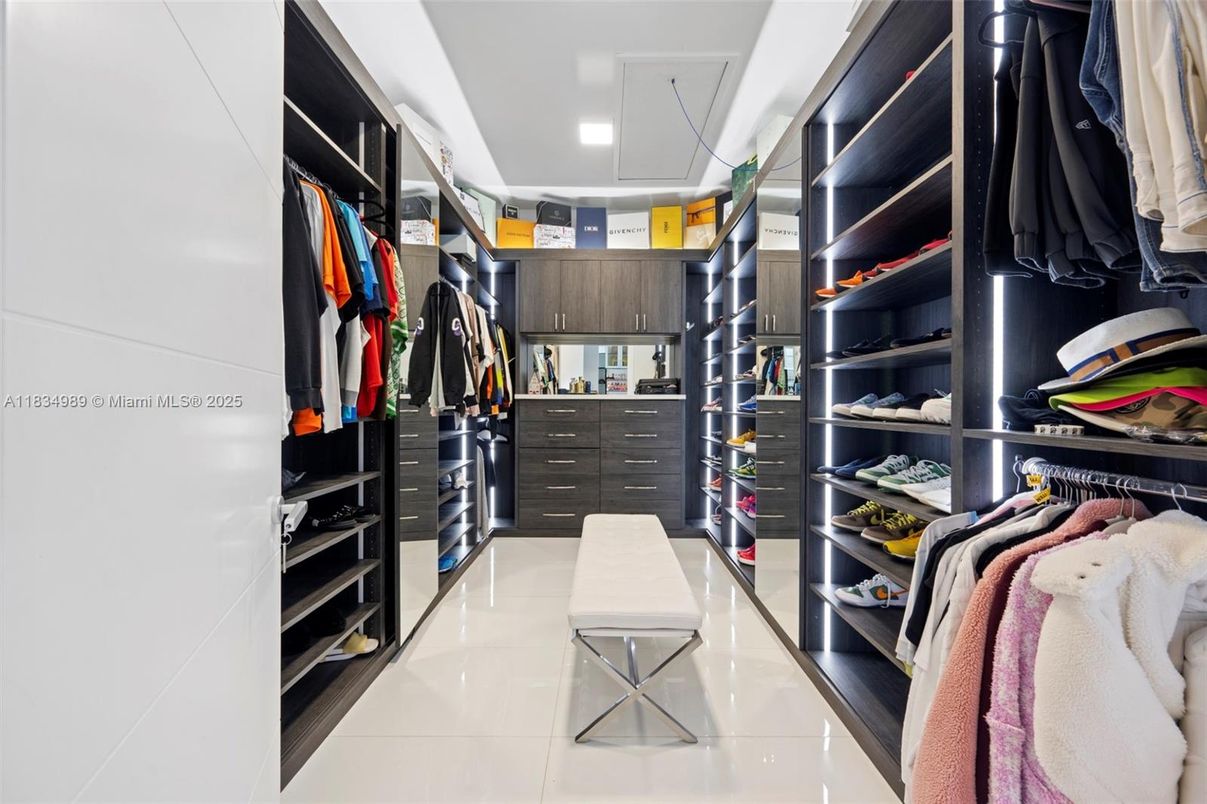 Interior, Recessed Lighting, Walk-in Closets