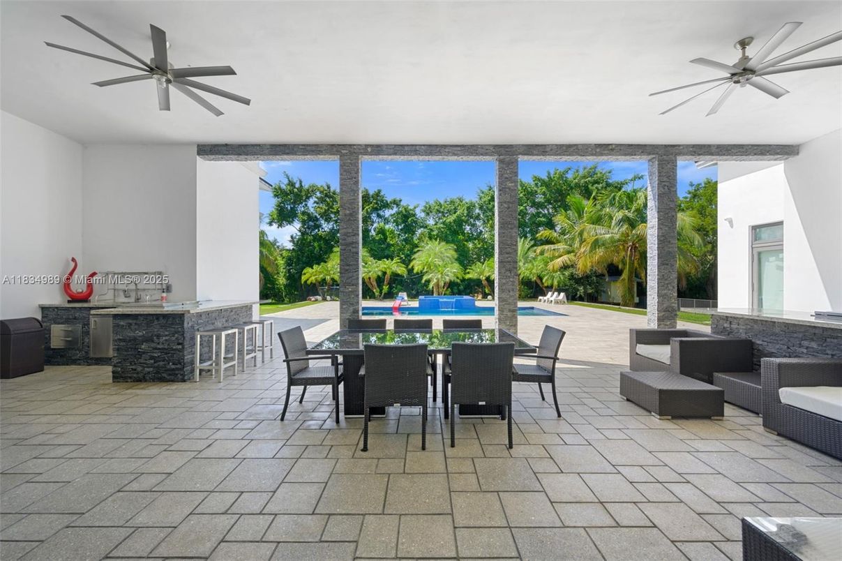 Exterior, Outdoor Kitchen, Pool