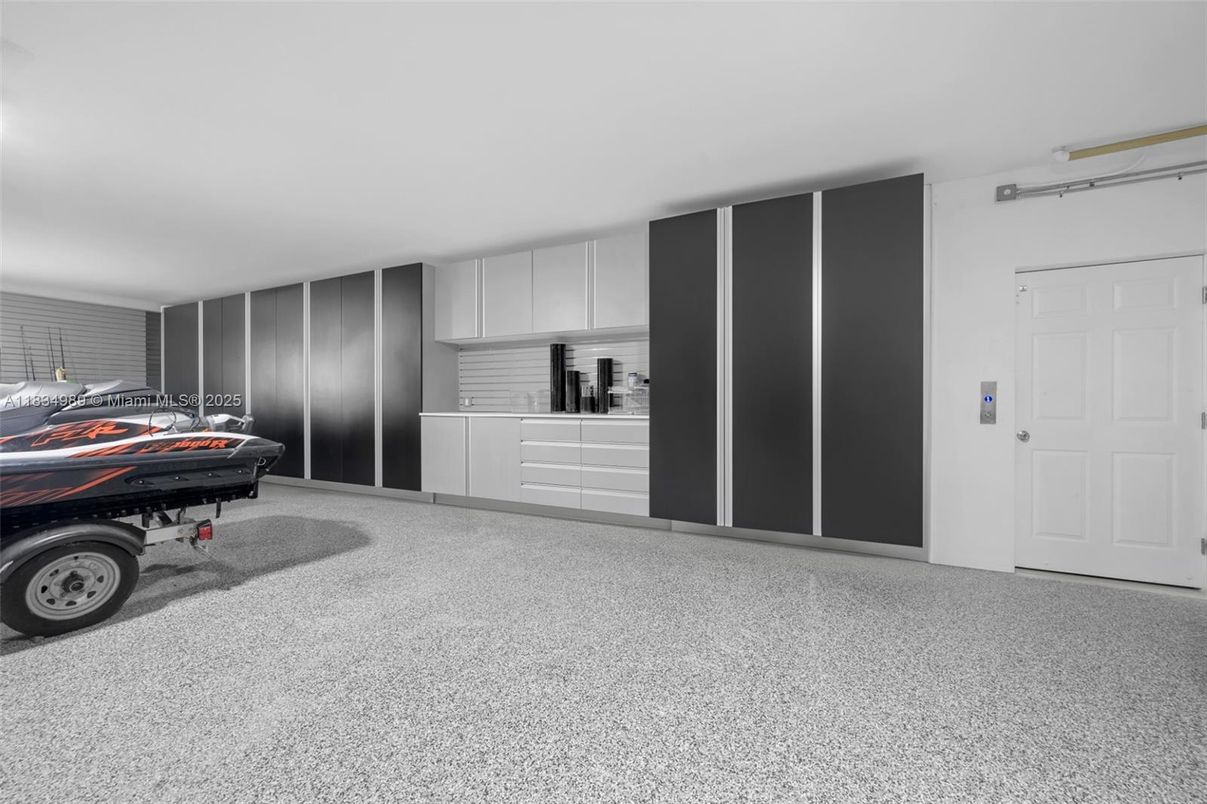 Garage, Interior