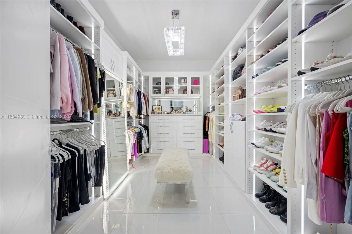 Interior, Walk-in Closets