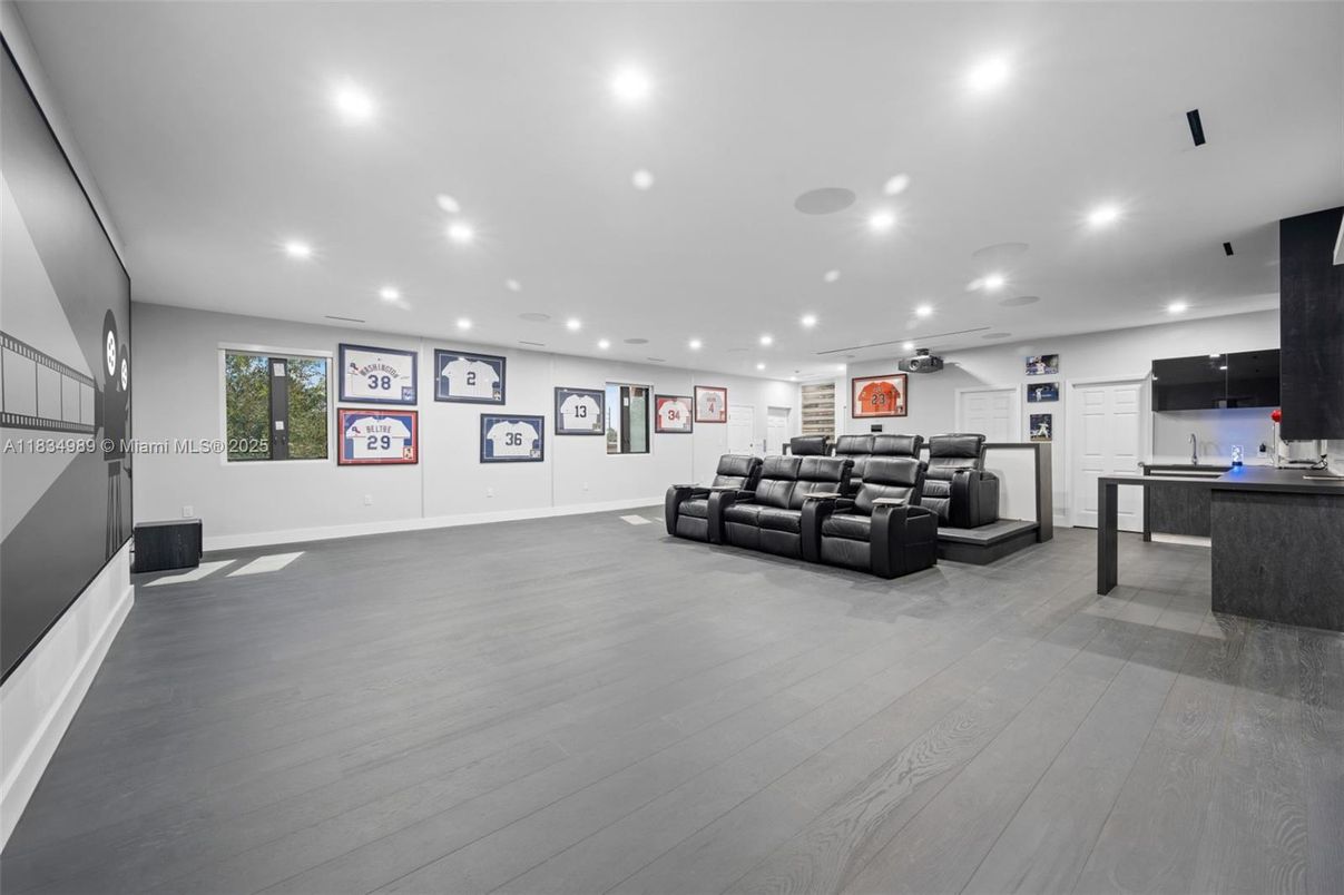Interior, Recessed Lighting, Wood Texture Flooring