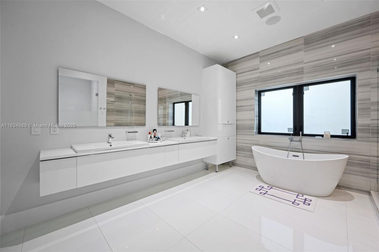 Bathroom, Dual Sink Vanities, Free Standing Baths, Interior, Recessed Lighting
