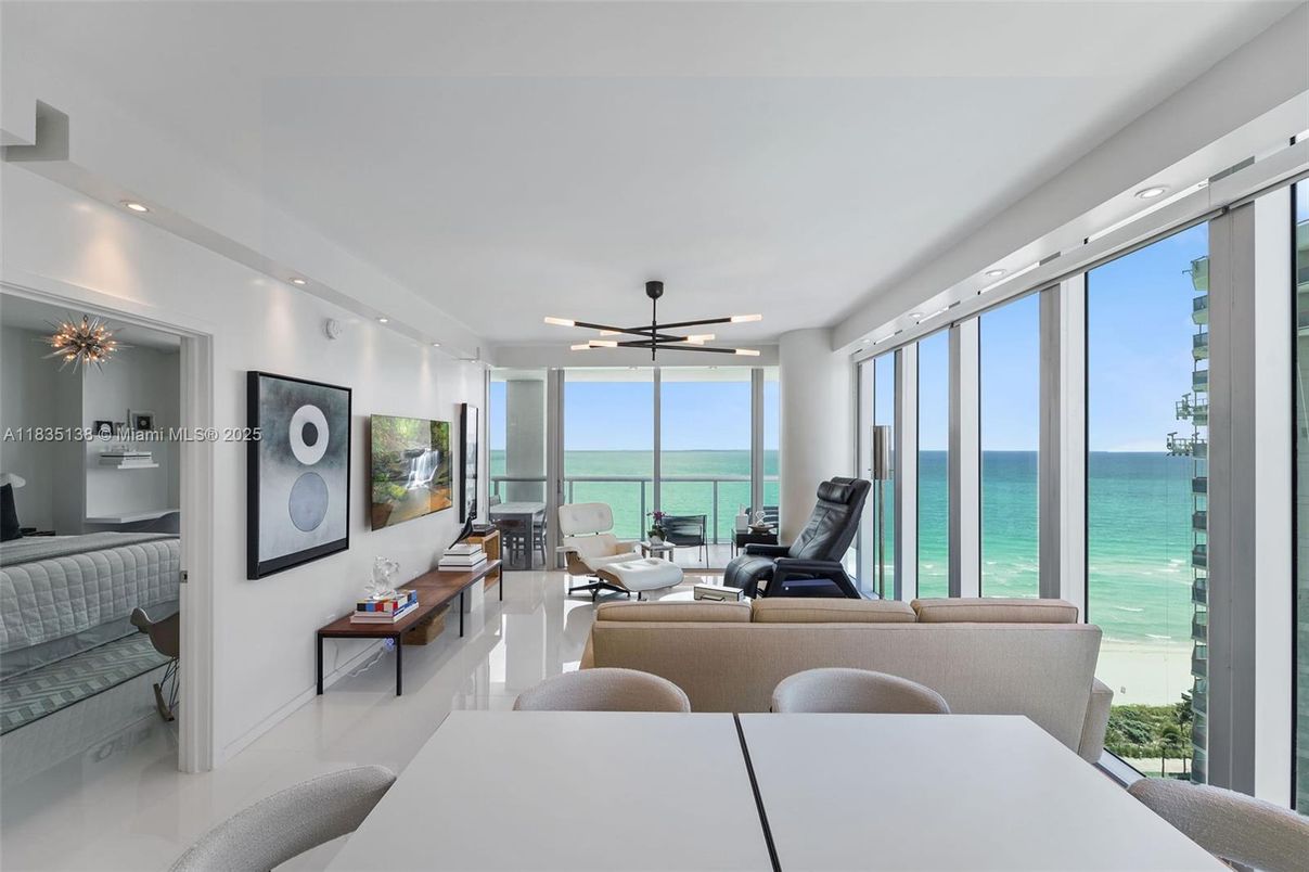 Interior, Living room, Pendant Lights, Recessed Lighting, Water