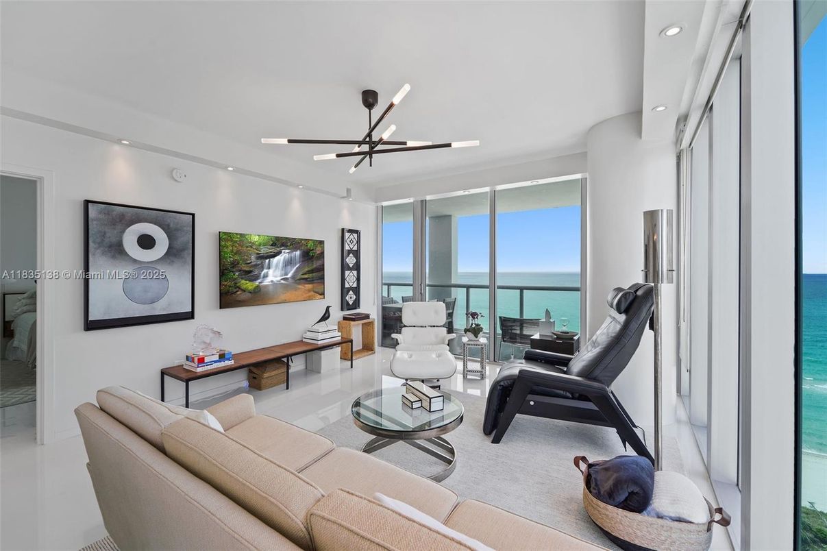 Interior, Living room, Pendant Lights, Recessed Lighting, Water