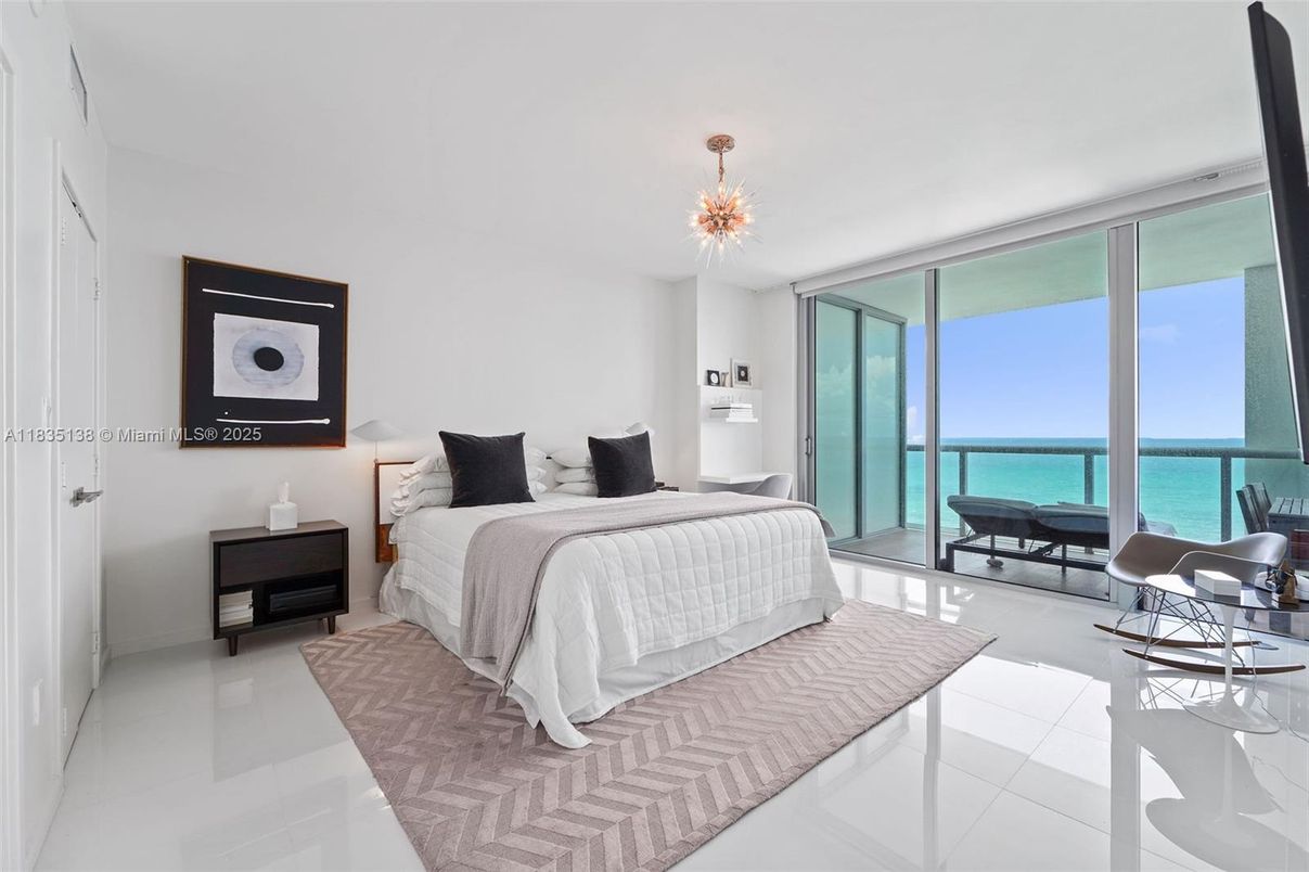 Bedroom, Interior, Water