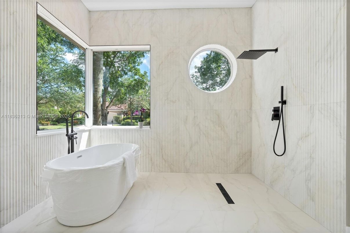 Bathroom, Free Standing Baths, Interior, Marble, Marble Walls