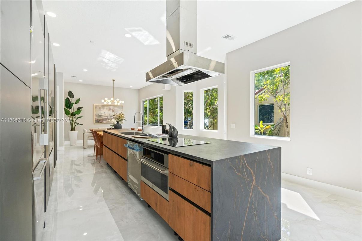 Dining room, Interior, Kitchen, Marble, Pendant Lights, Recessed Lighting, Stainless Steel Appliances