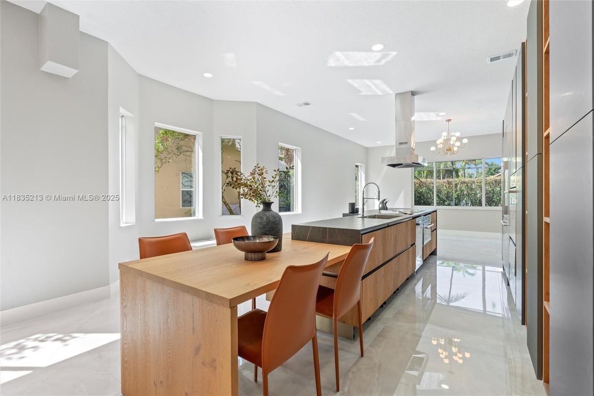 Chandelier, Dining room, Interior, Kitchen, Pendant Lights, Recessed Lighting, Stainless Steel Appliances