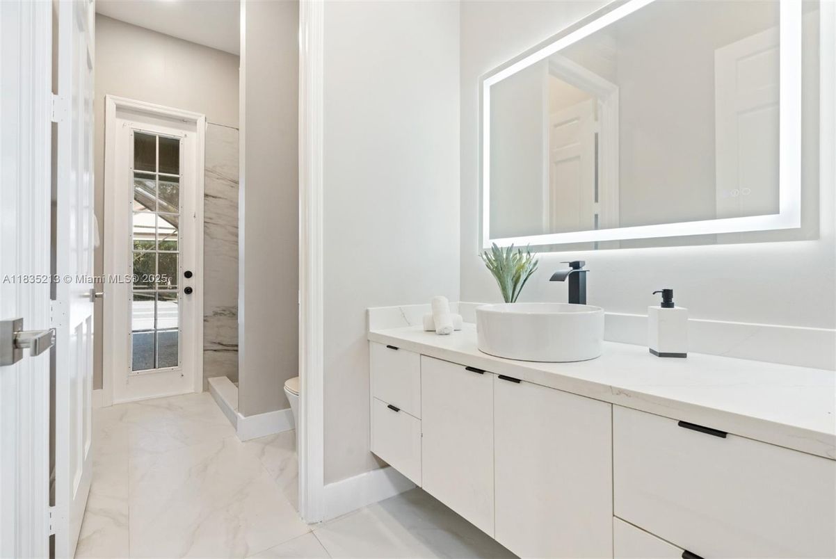 Bathroom, Dual Sink Vanities, Interior, Marble, Recessed Lighting