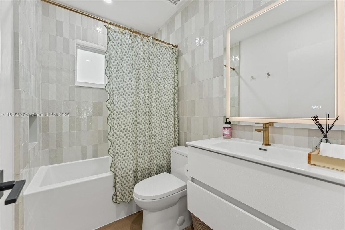 Bathroom, Interior, Recessed Lighting, Wood Texture Flooring