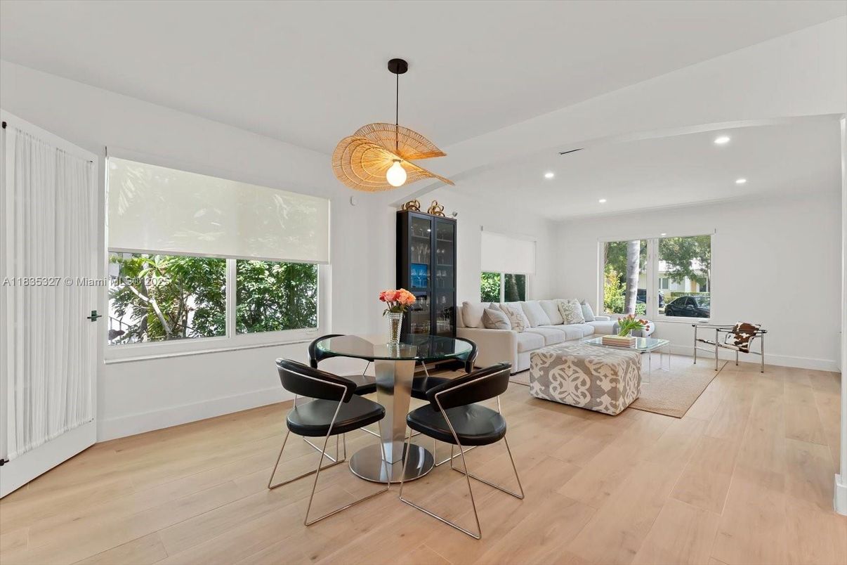 Dining room, Interior, Living room, Pendant Lights, Recessed Lighting, Wood Texture Flooring