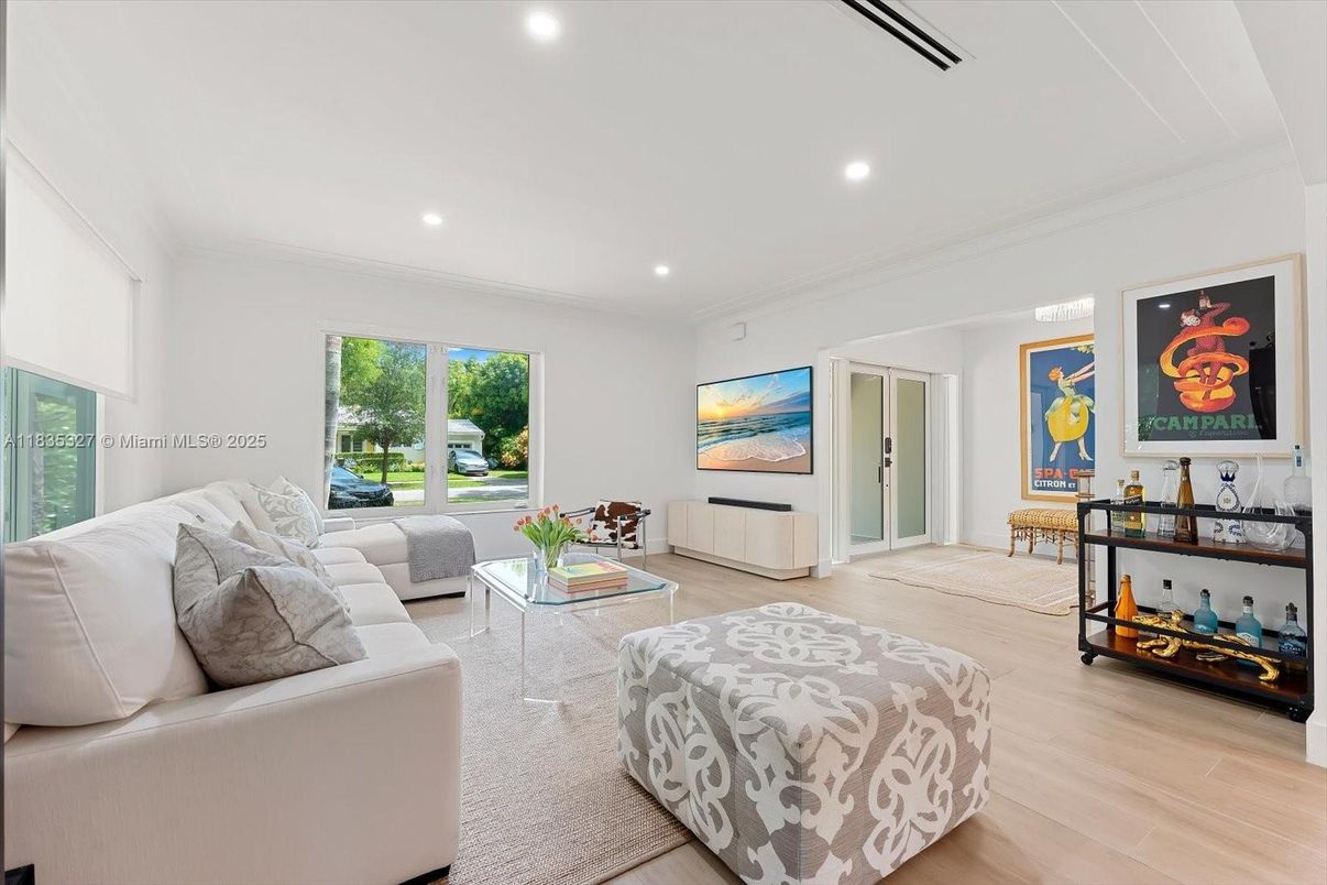 Interior, Living room, Recessed Lighting, Wood Texture Flooring