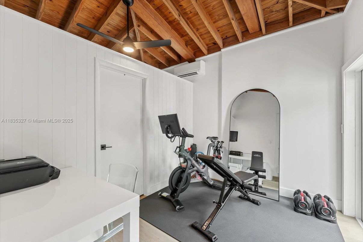 Fitness Equipment, Interior, Wooden Beams, Wooden Ceilings