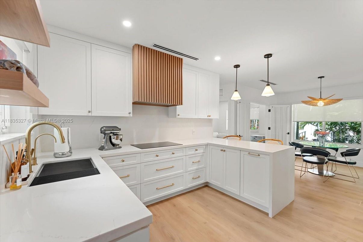 Dining room, Interior, Kitchen, Pendant Lights, Recessed Lighting, Wood Texture Flooring