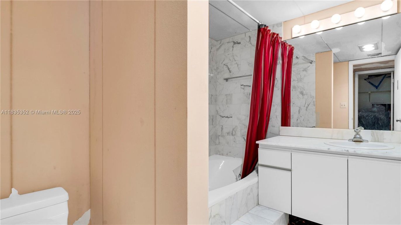 Bathroom, Interior, Marble, Marble Walls