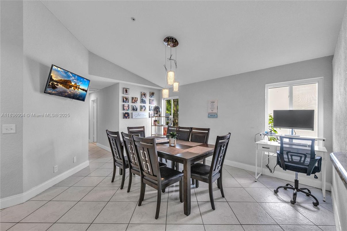 Dining room, Interior, Pendant Lights