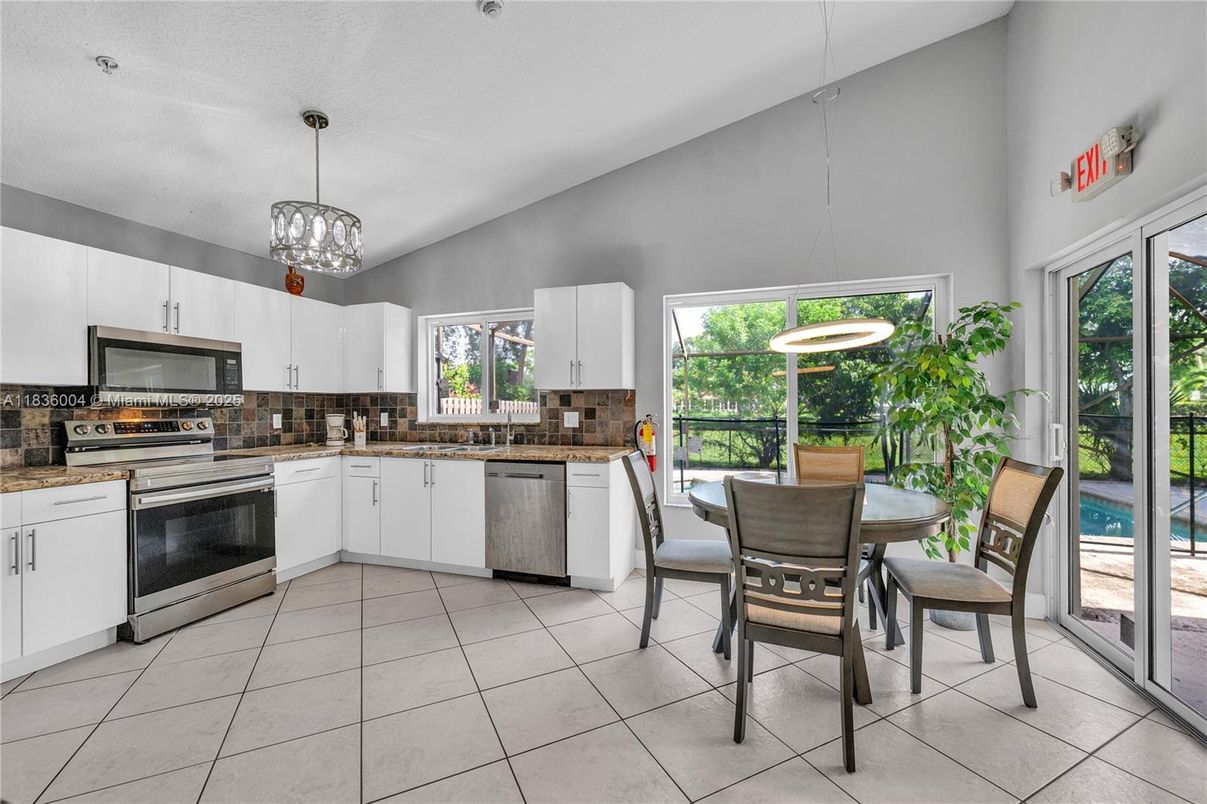 Dining room, Interior, Kitchen, Pendant Lights, Stainless Steel Appliances