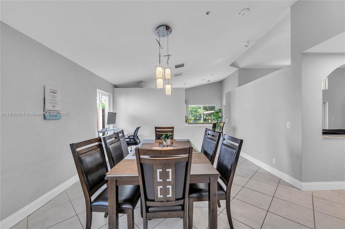Dining room, Interior, Pendant Lights, Recessed Lighting