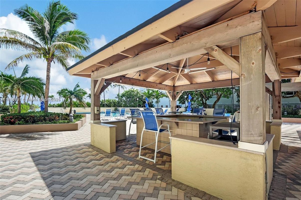 Exterior, Outdoor Kitchen