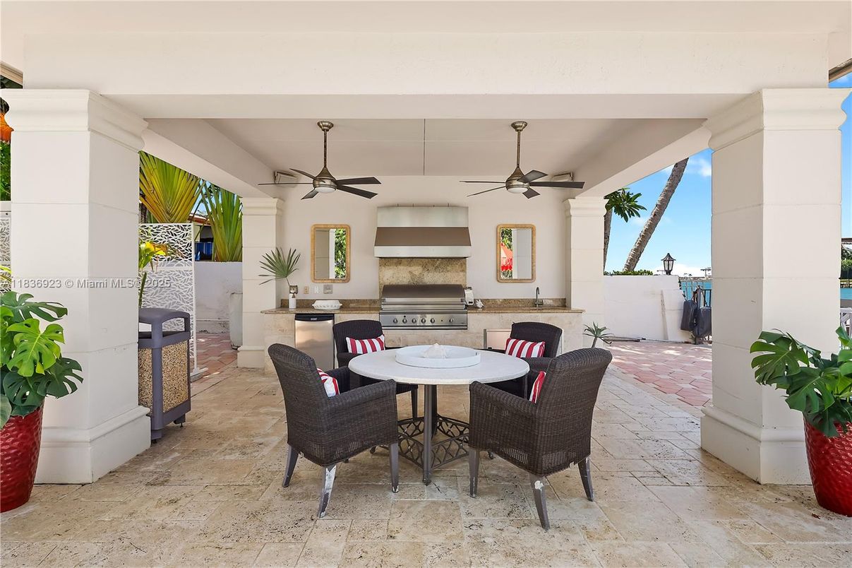Exterior, Outdoor Kitchen