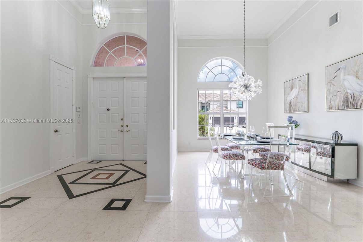 Chandelier, Dining room, Interior, Pendant Lights