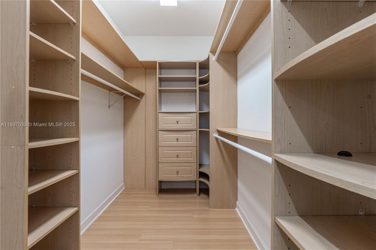 Interior, Walk-in Closets, Wood Texture Flooring