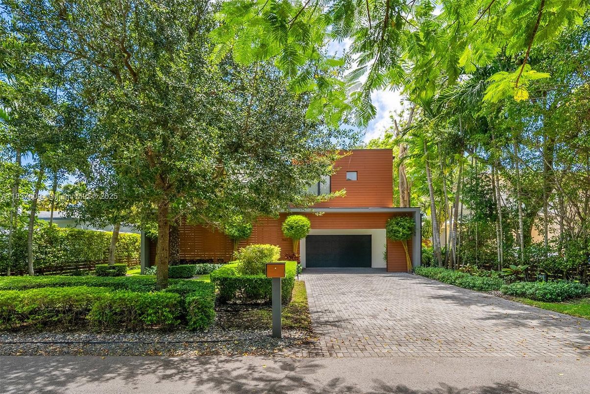 Attached, Exterior, Facade, None