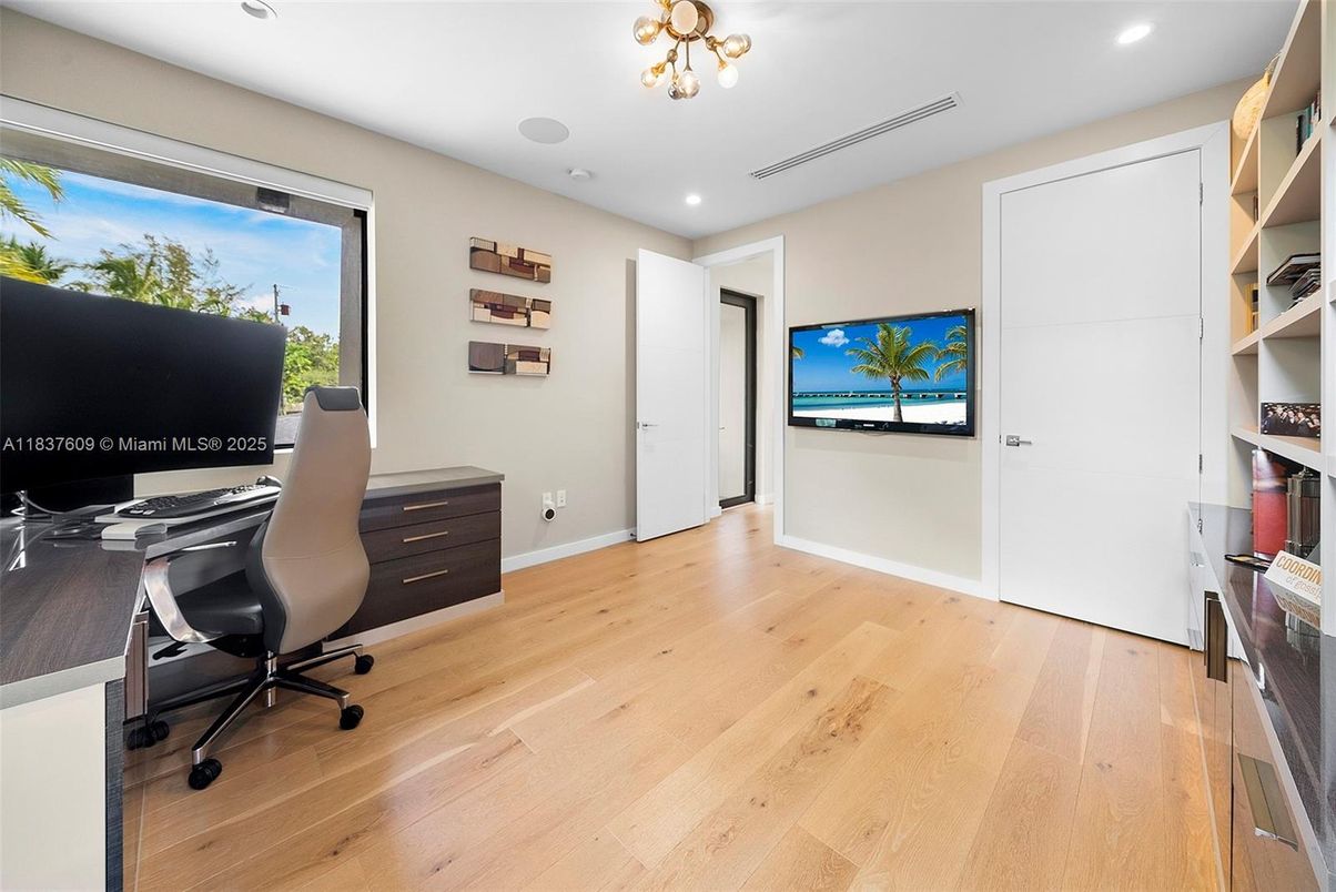 Home Office, Interior, Recessed Lighting, Wood Texture Flooring