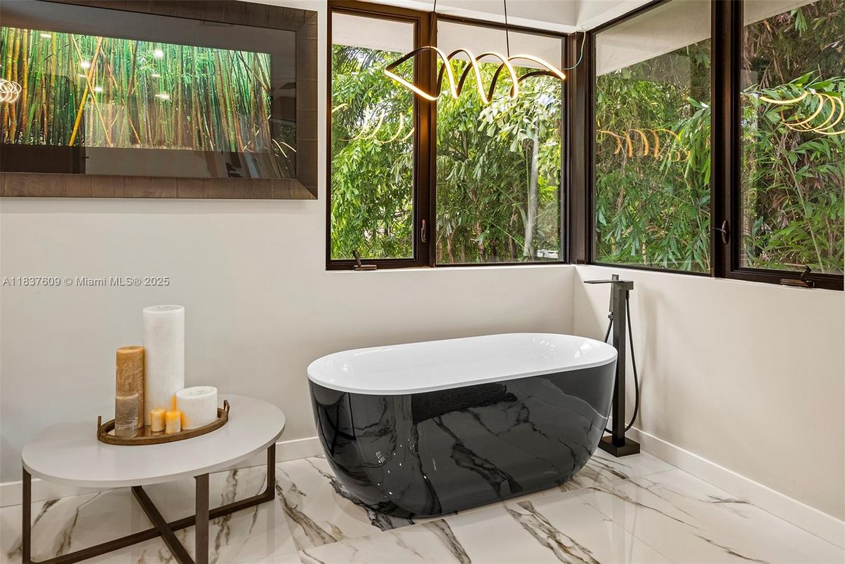 Bathroom, Free Standing Baths, Interior, Marble, Pendant Lights