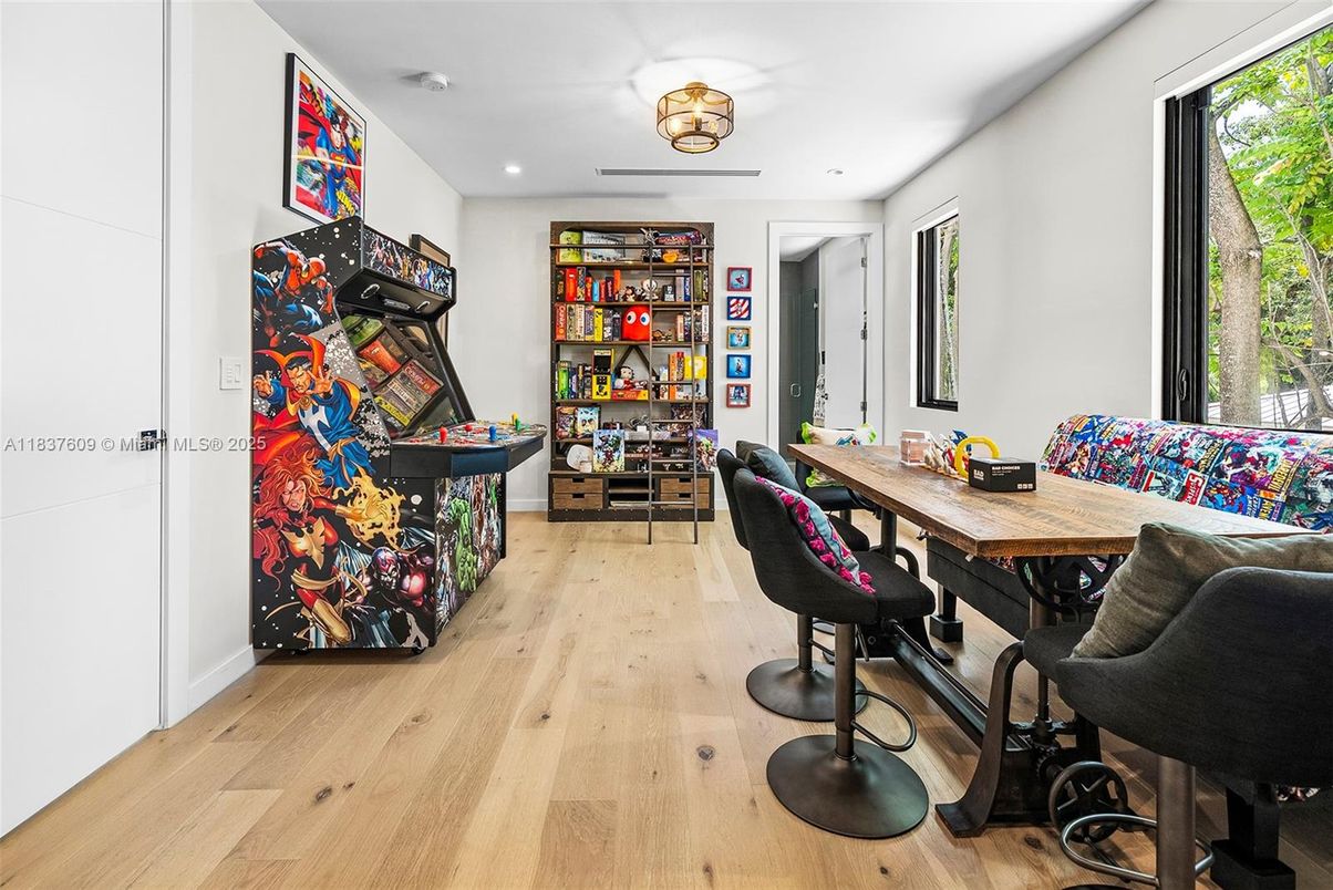 Dining room, Interior, Recessed Lighting, Wood Texture Flooring