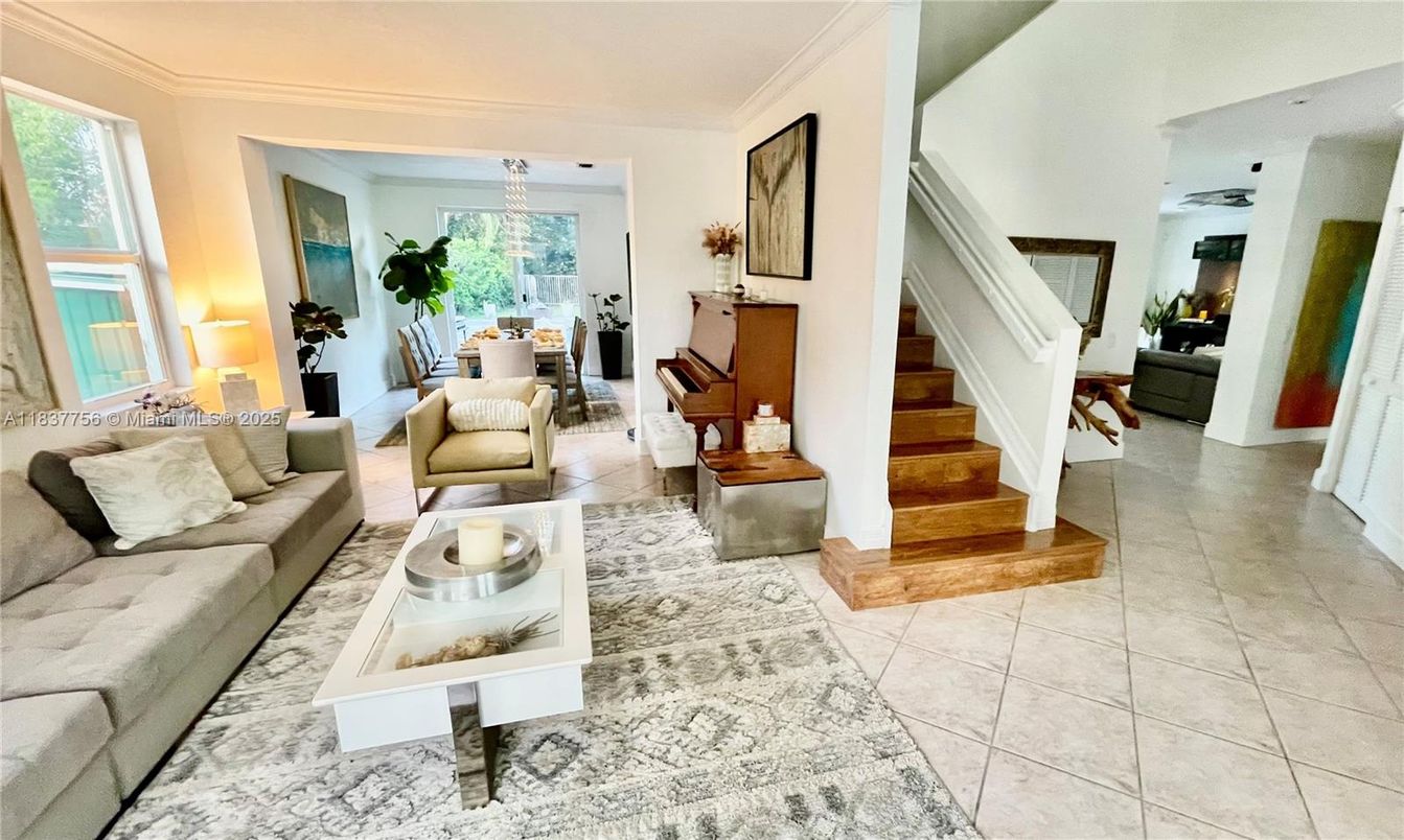 Chandelier, Interior, Living room