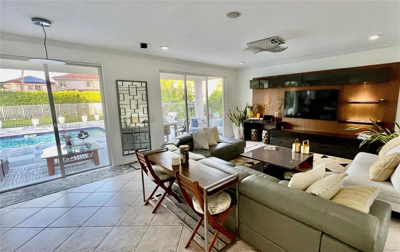 Fireplace, Interior, Living room, Recessed Lighting