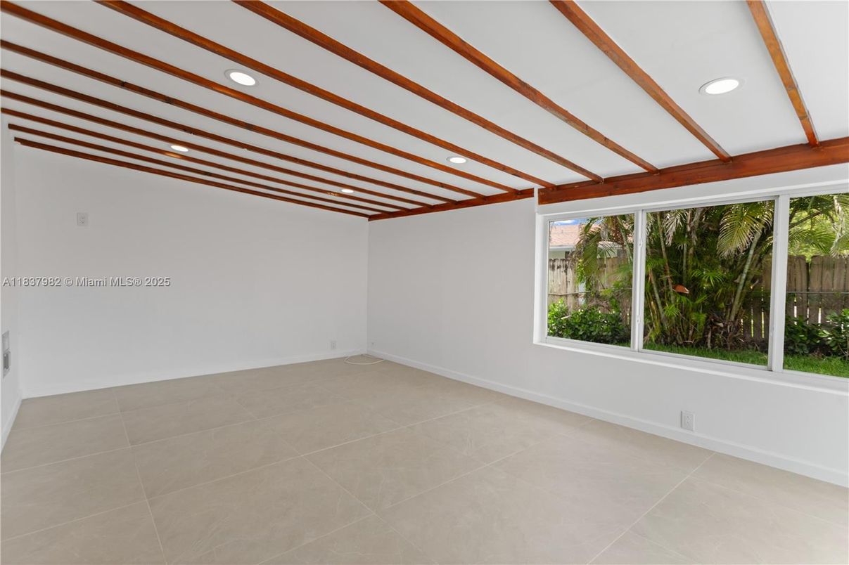 Empty room, Interior, Recessed Lighting, Wooden Beams