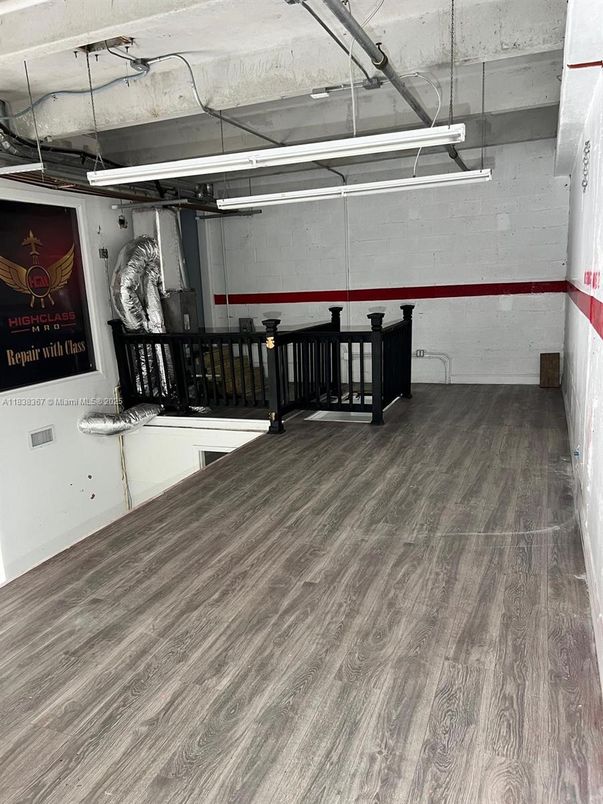 Garage, Interior, Wood Texture Flooring