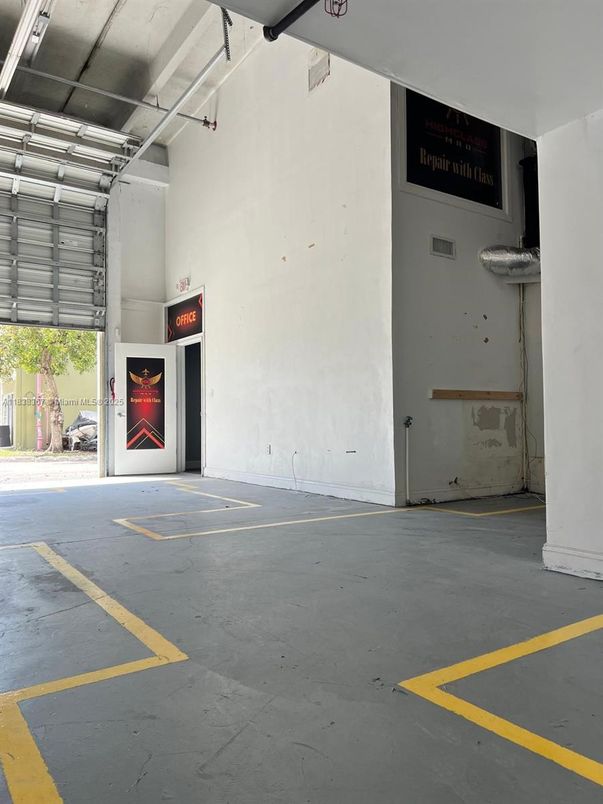 Garage, Interior