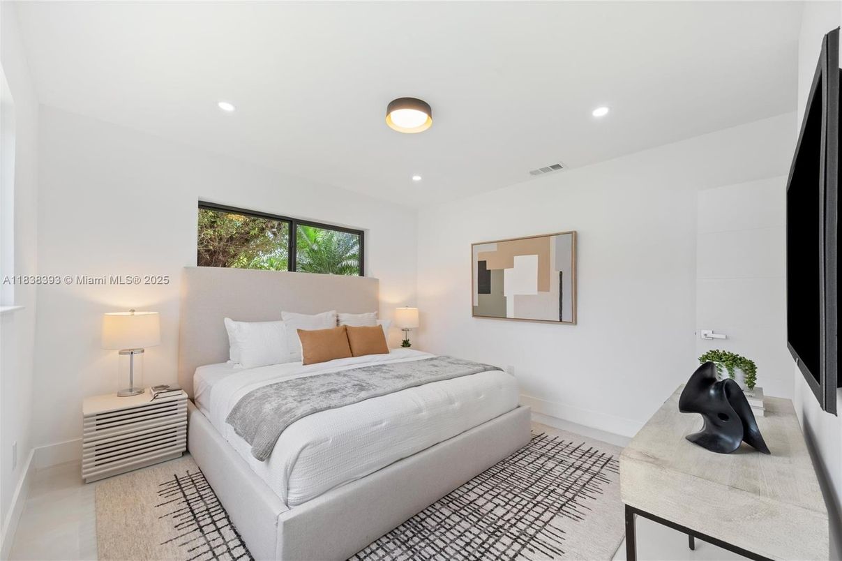 Bedroom, Interior, Recessed Lighting