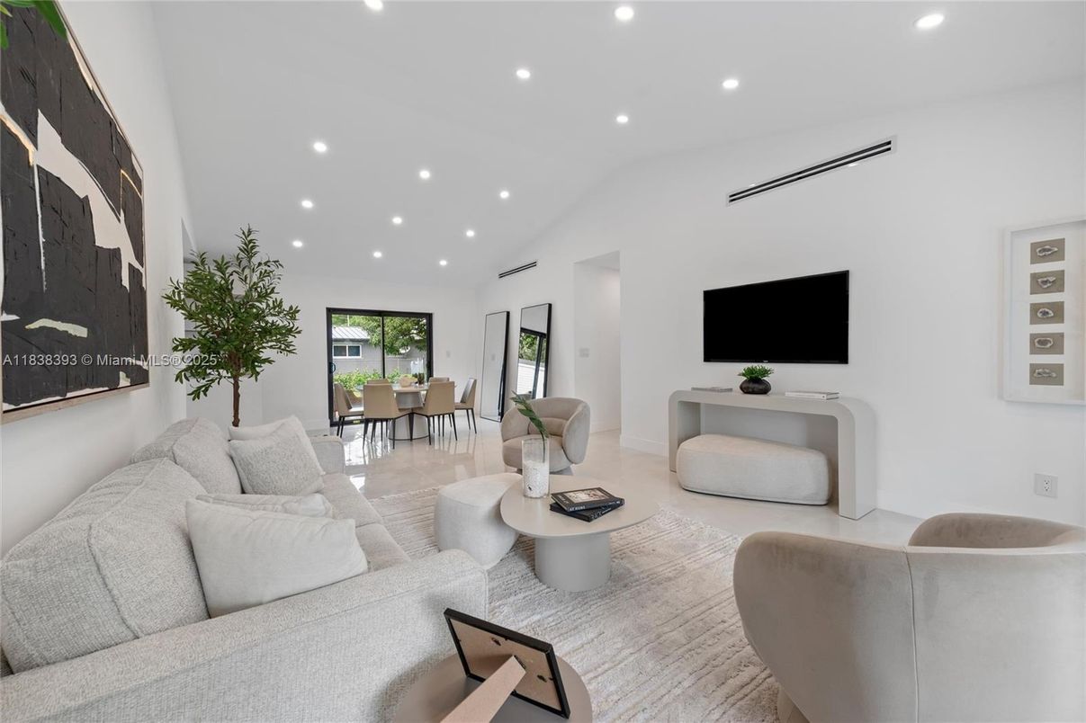 Dining room, Interior, Living room, Recessed Lighting